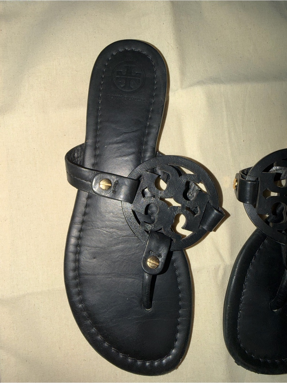 Tory Burch Black Miller Leather Logo Thong Sandals - Picture 4 of 7